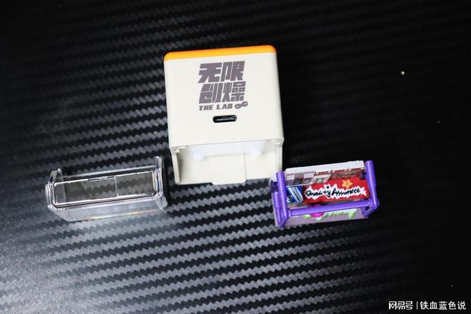 可拼装的赛博充电器让充电变成一件很酷事不朽情缘游戏网站科技潮玩新物种！这款(图7)